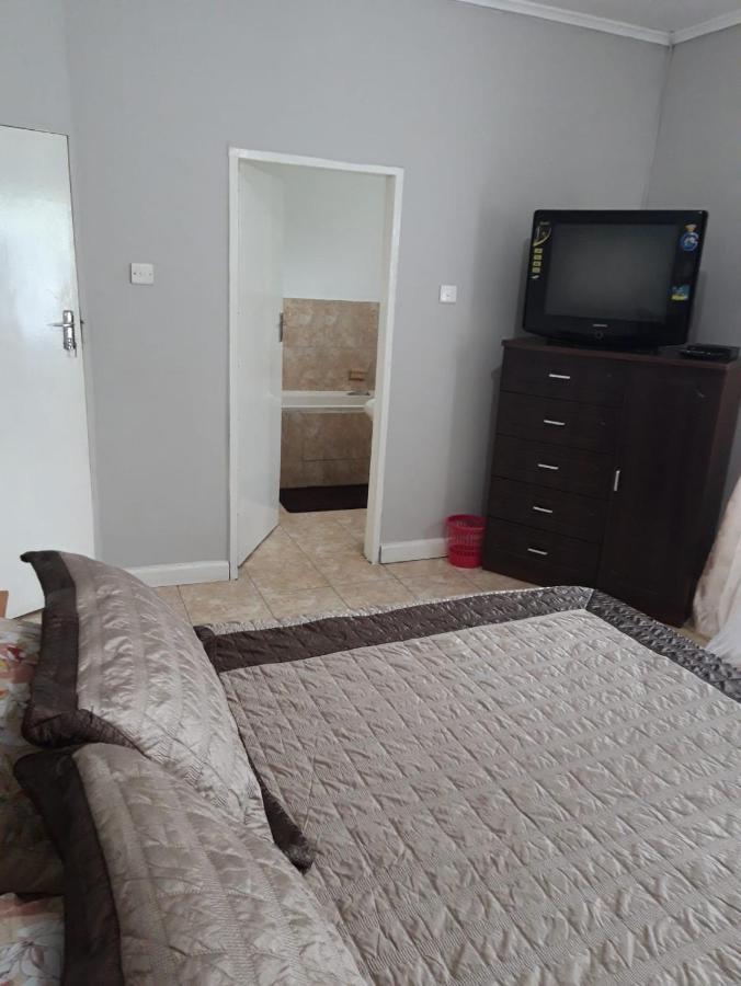 Sheilas Home Away From Home Lusaka Exterior photo